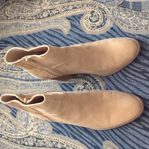 Lauren Conrad LC New Boots w/ Memory Foam! - Picture 1 of 4